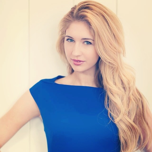 Miss BCBG Holly